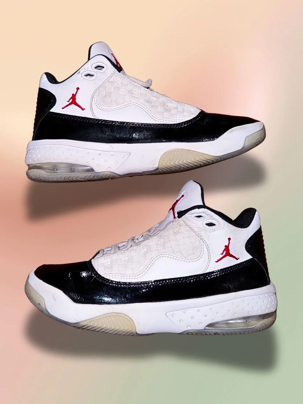 Jordan Max Aura 2 GS White Black Gym Red Basketball Shoes Size 4Y CN8094-102